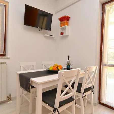 Apartment Fuer 4 Personen Ca 60 Qm In Fazana, Istrien Istrische Riviera *